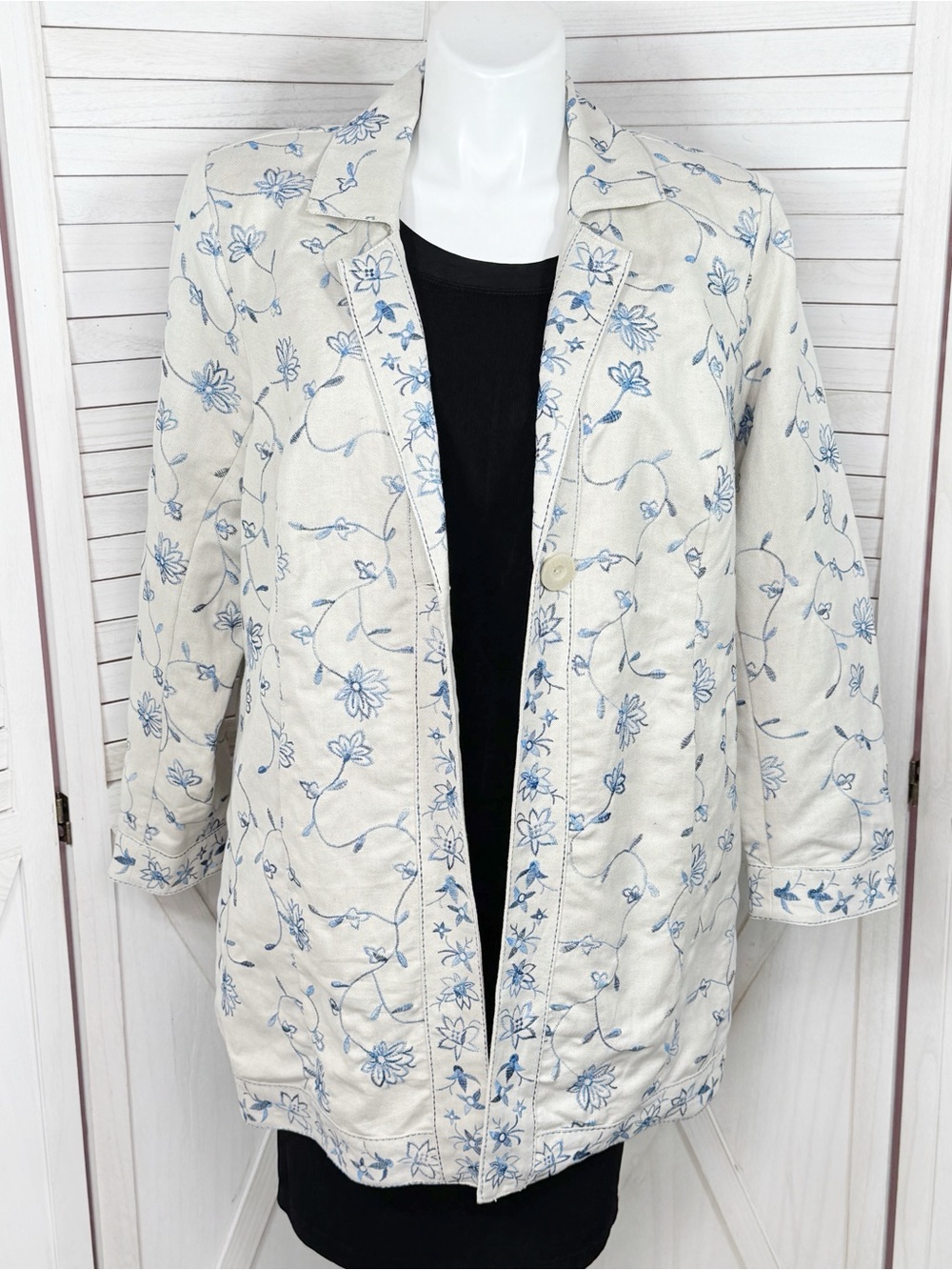 Susan Graver Floral Embroidered‎ Linen Blend Topper Jacket Ivory Blue 1X